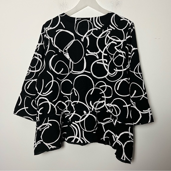 Habitat Black White Modern Circular Print Uneven Tiered Hemline Popover Blouse - Picture 8 of 9